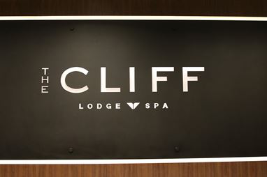 Cliff Lodge